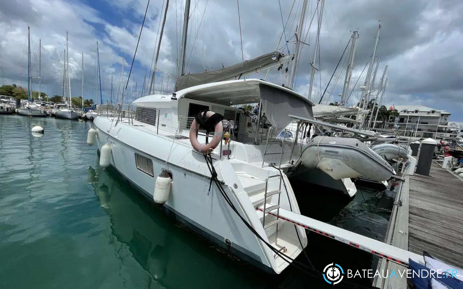 slider 0 Lagoon 421