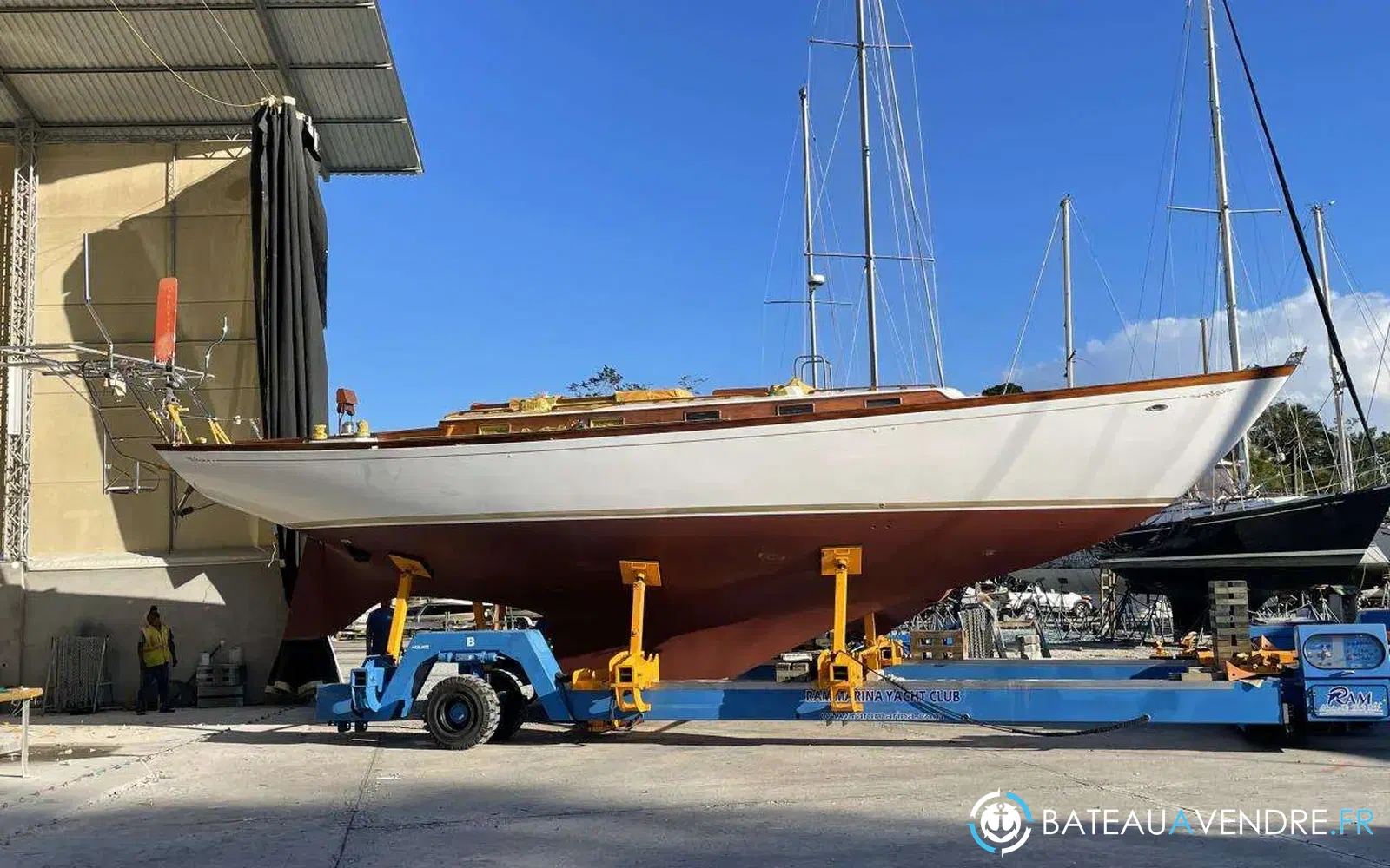 slider 17 Cheoy Lee Offshore 47