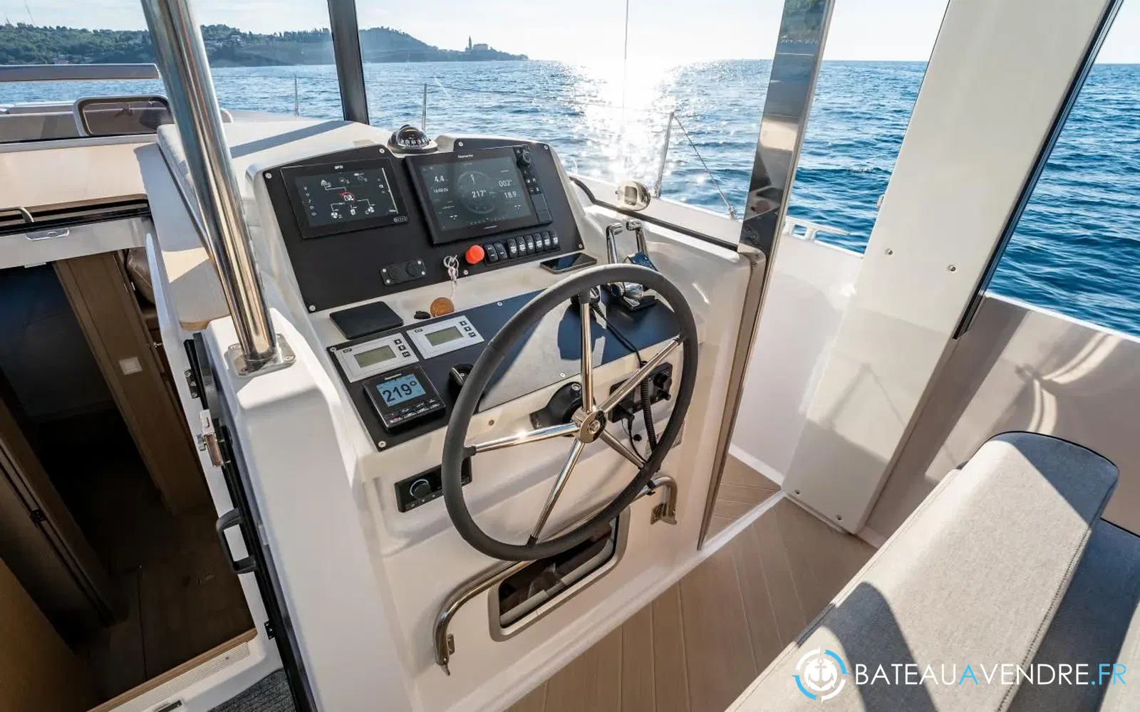 slider 12 Jeanneau Sea Loft 480