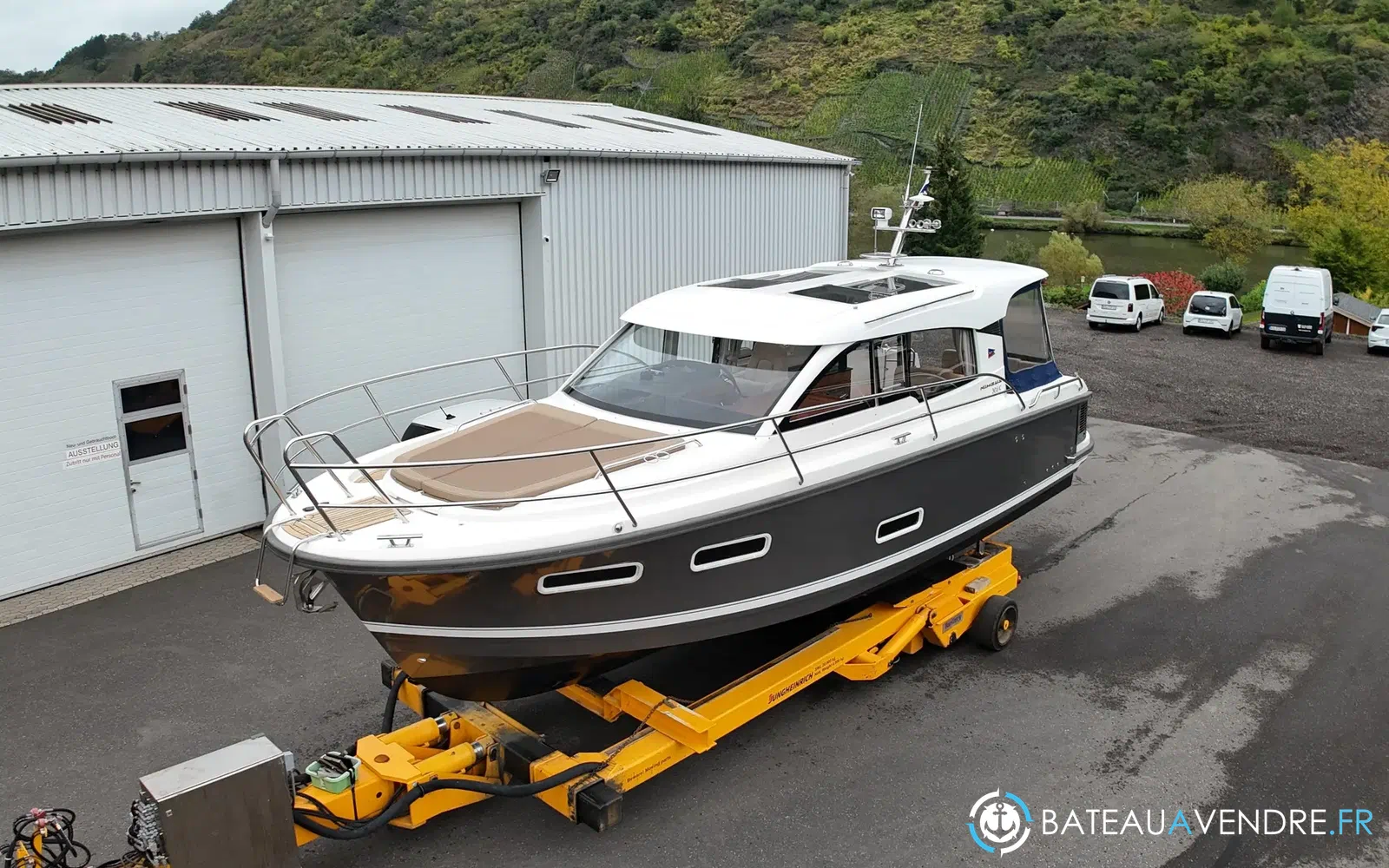 slider 0 Nimbus 305 Coupe