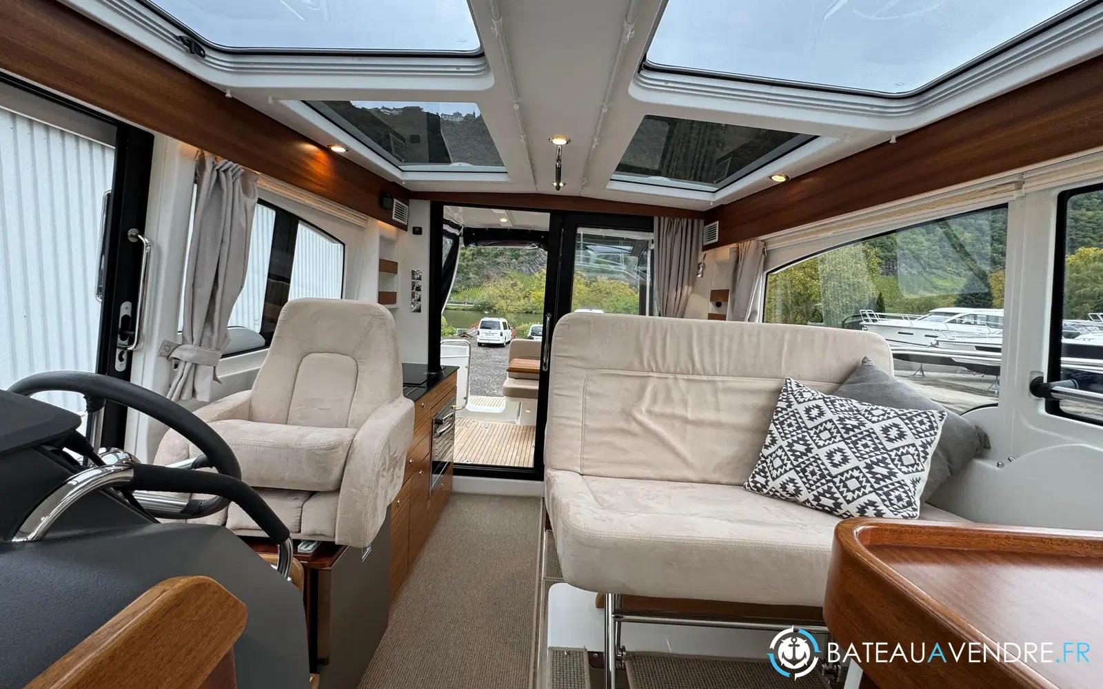 slider 13 Nimbus 305 Coupe