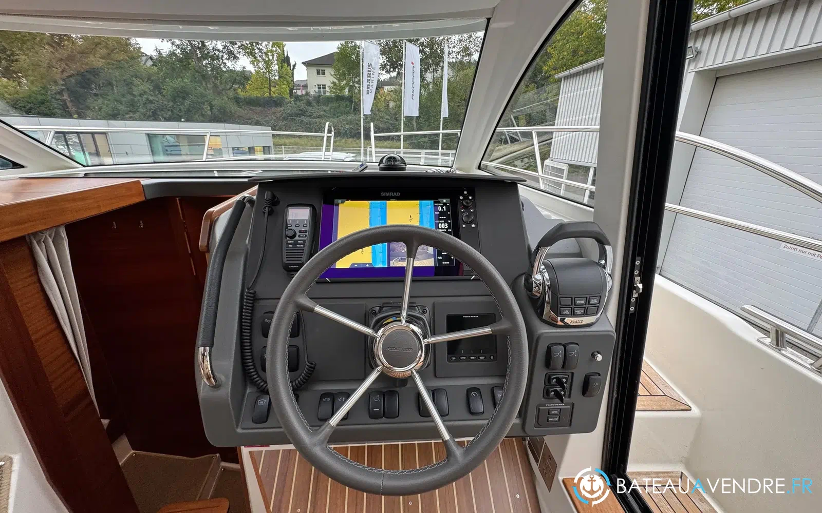slider 1 Nimbus 305 Coupe