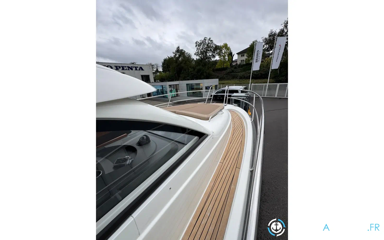 slider 22 Nimbus 305 Coupe