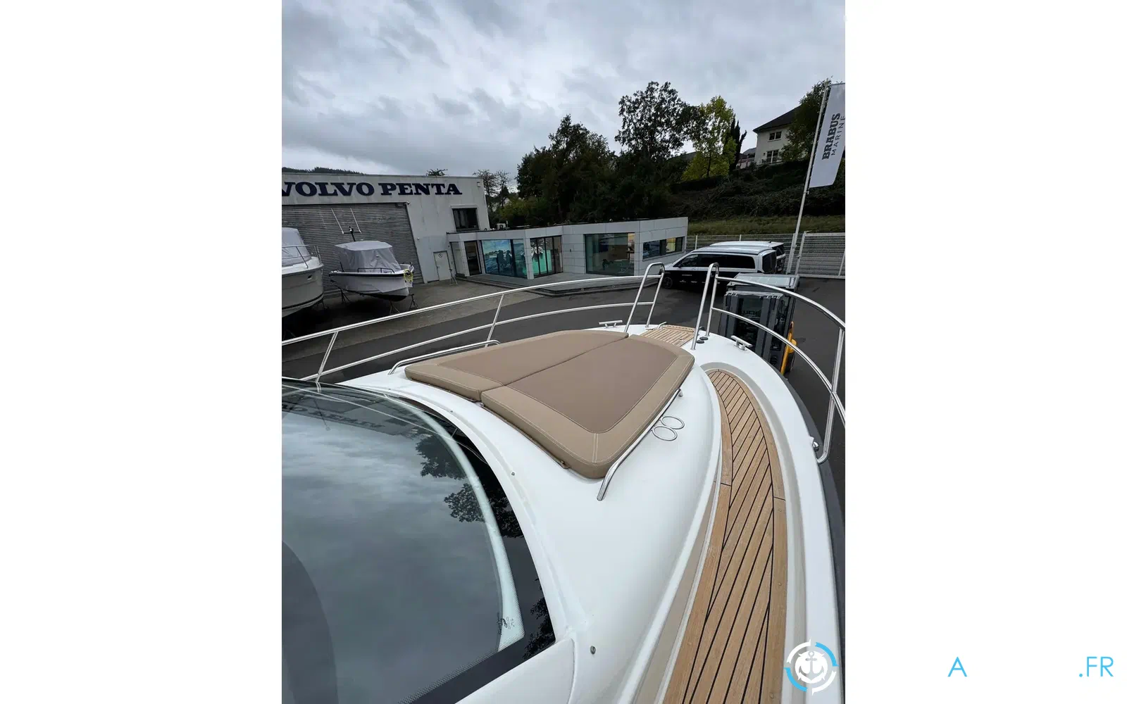 slider 23 Nimbus 305 Coupe