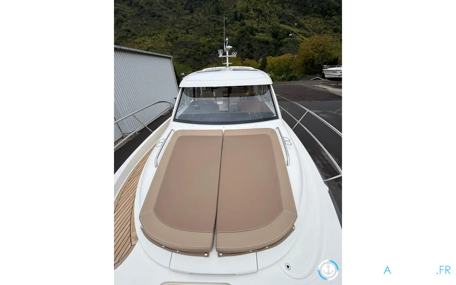 slider 24 Nimbus 305 Coupe