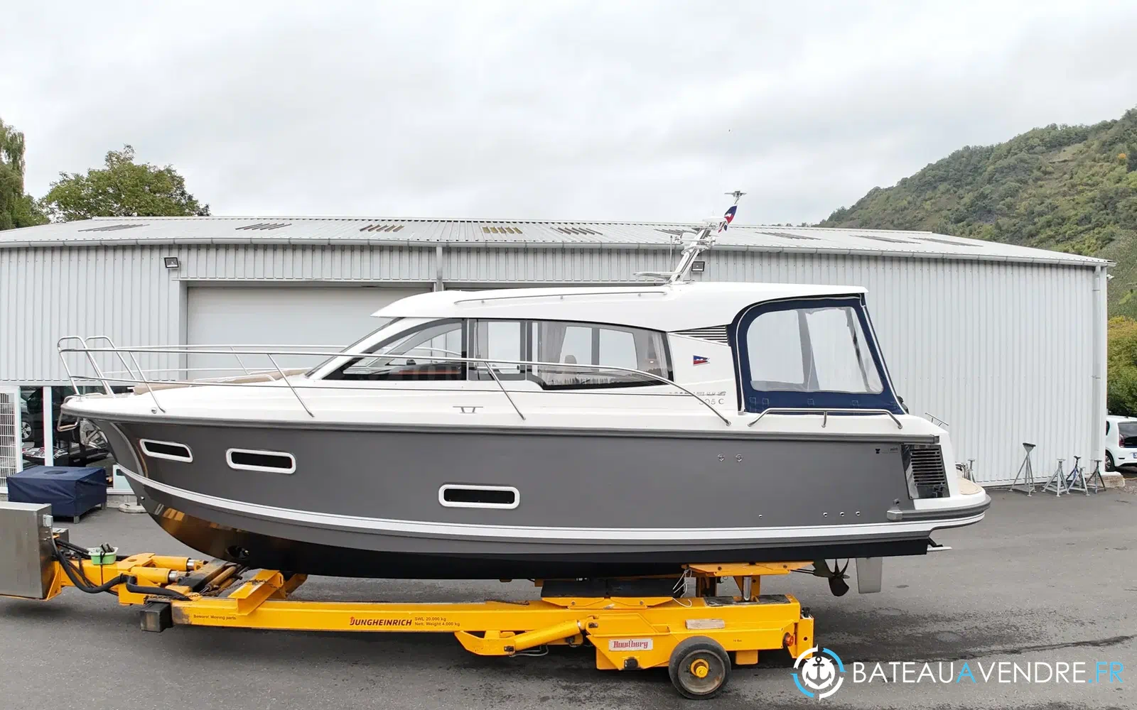 slider 2 Nimbus 305 Coupe