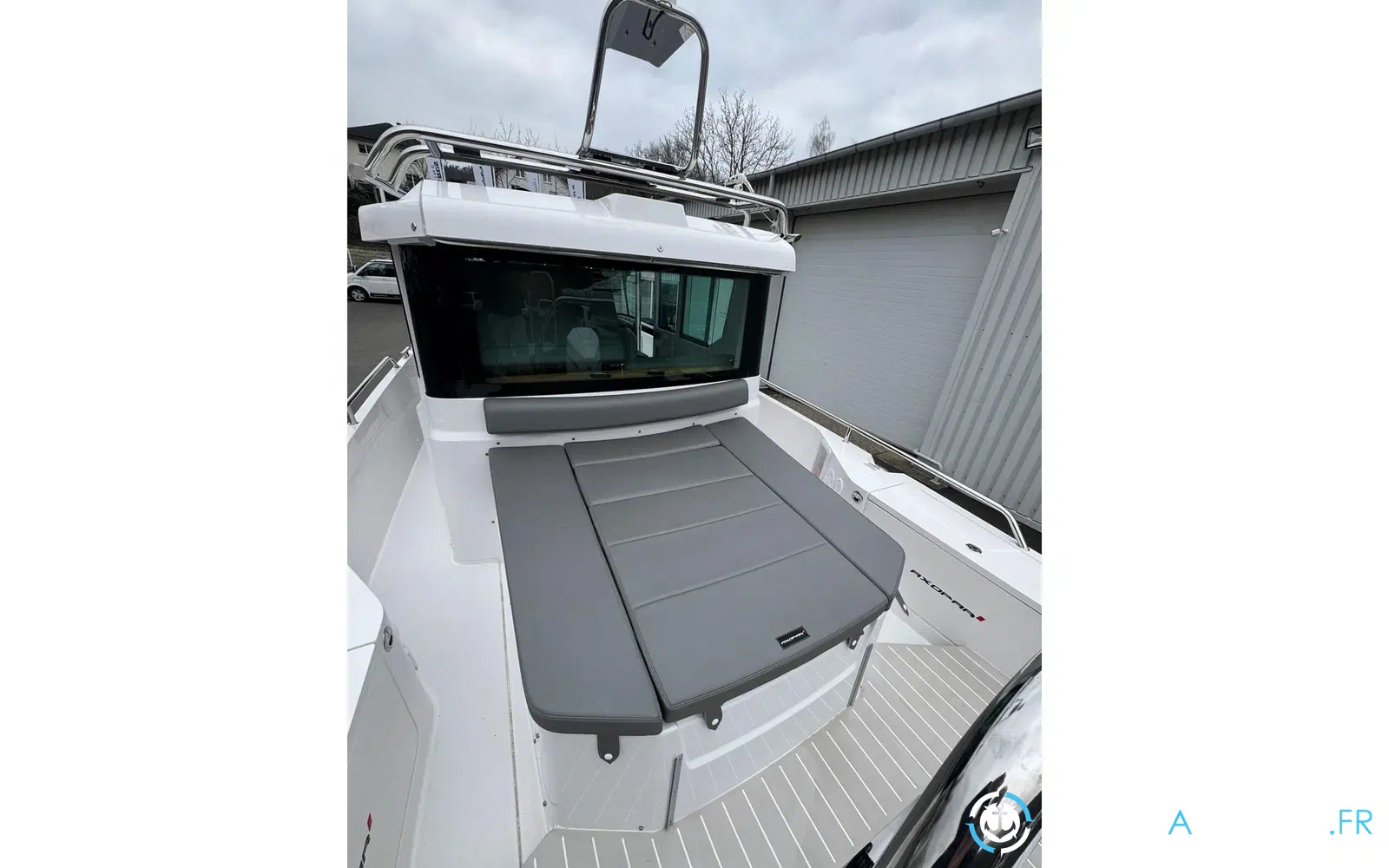 slider 9 Axopar 28 Open