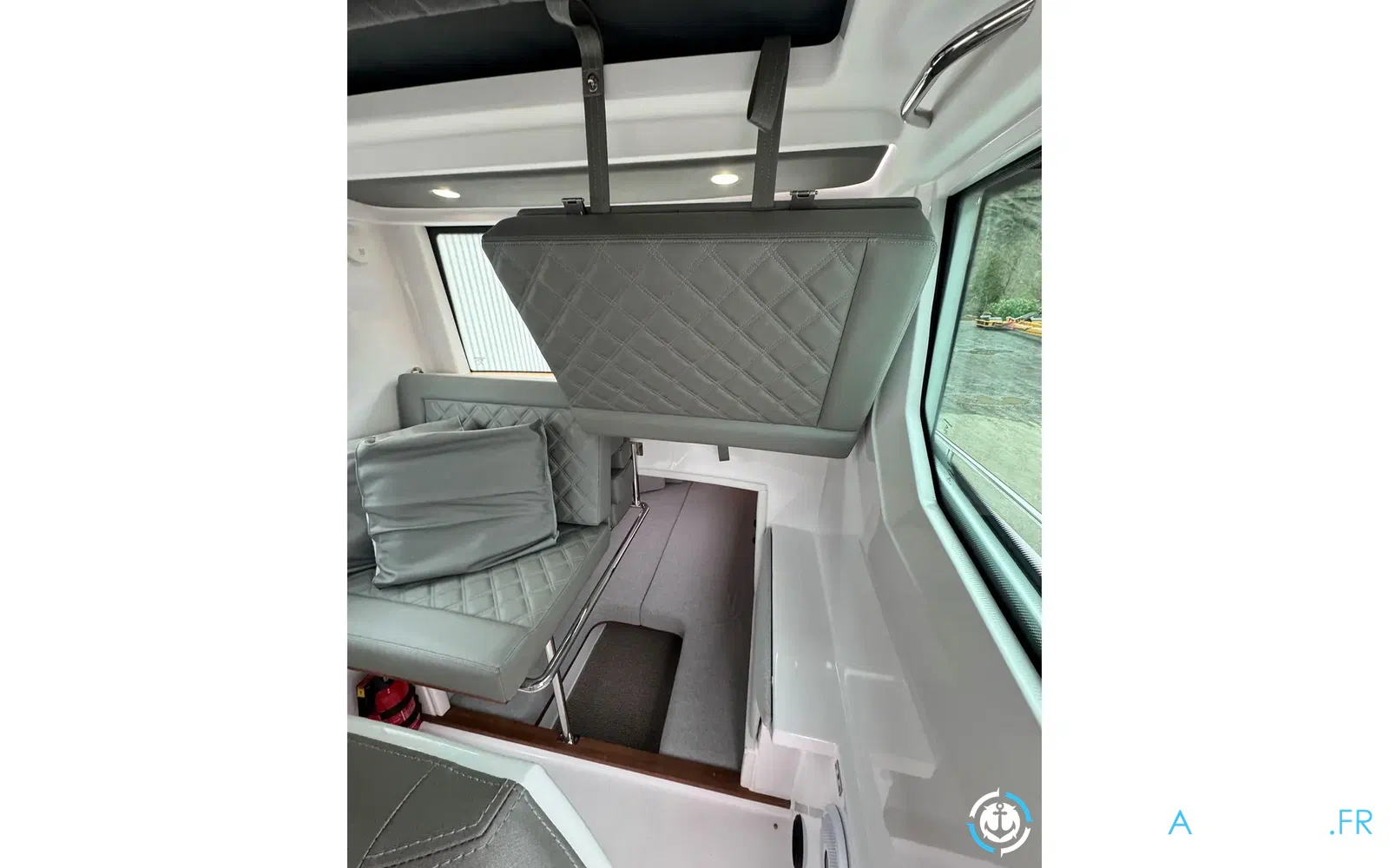 slider 20 Axopar 28 Open