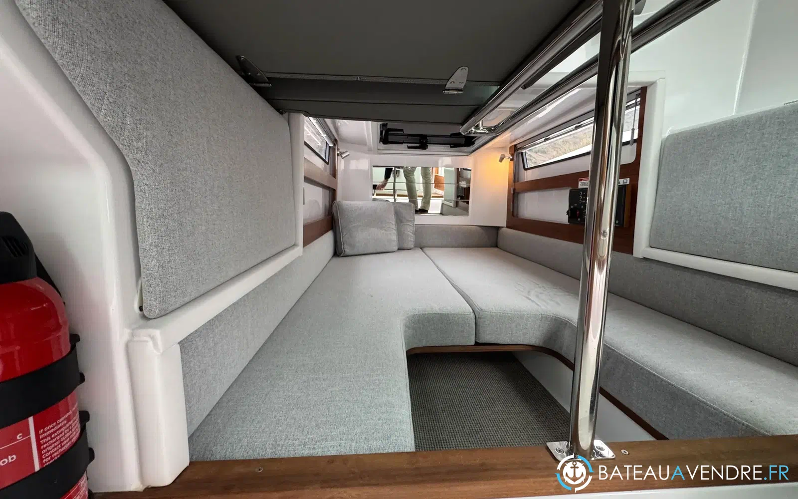 slider 21 Axopar 28 Open