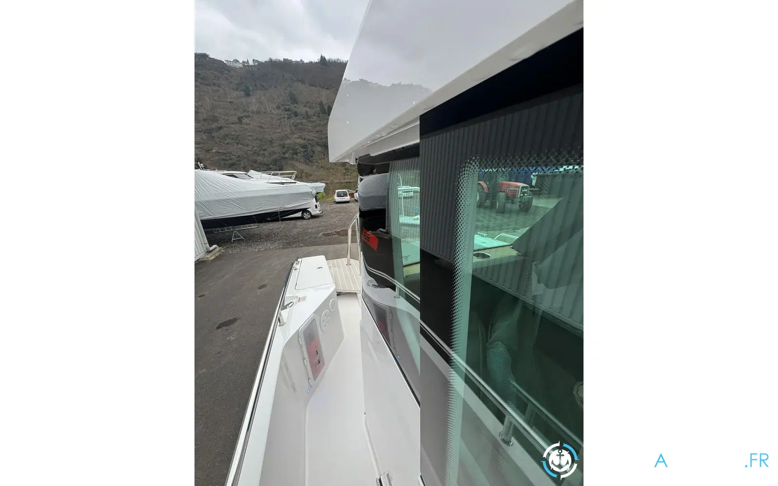 slider 22 Axopar 28 Open