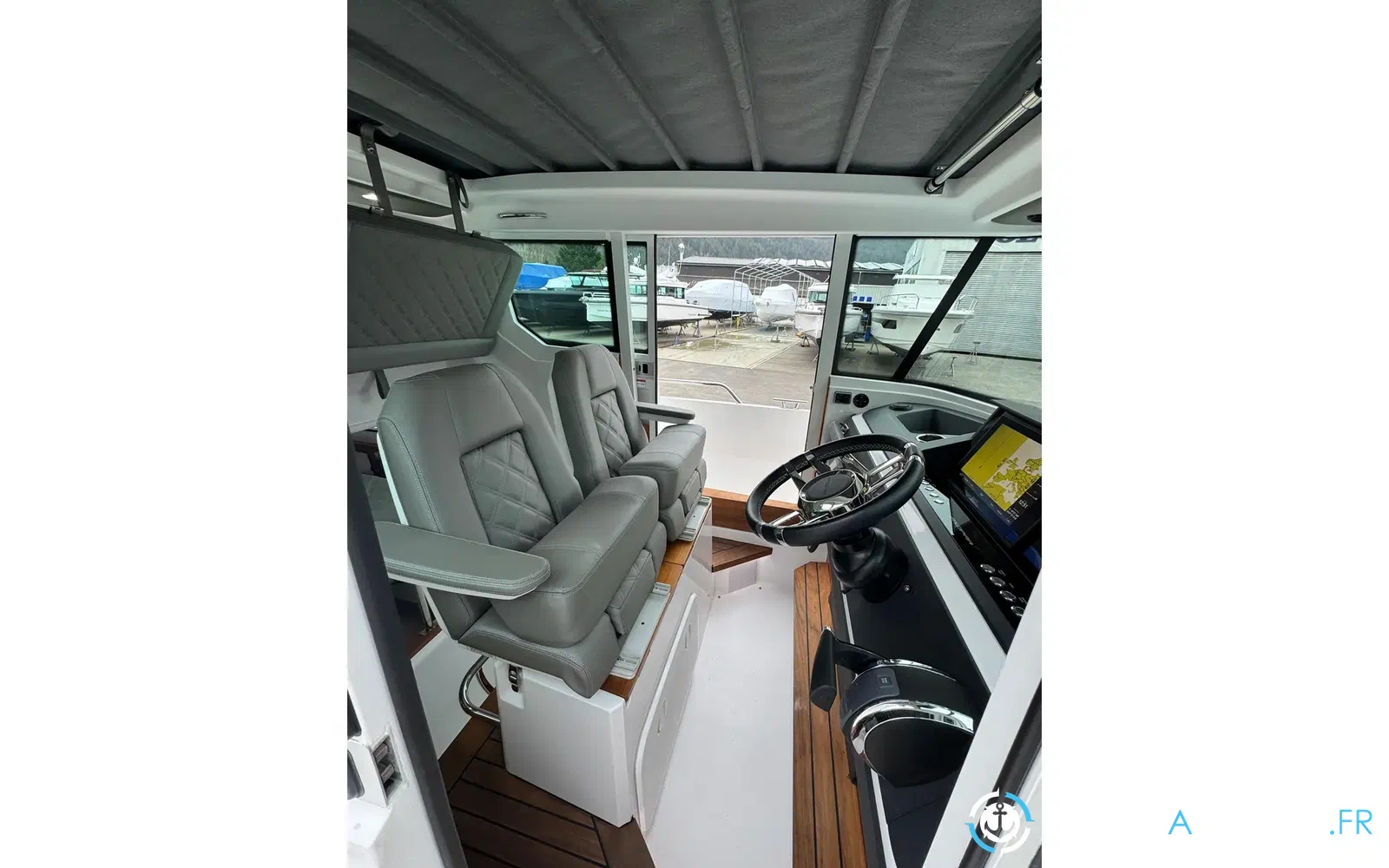 slider 24 Axopar 28 Open
