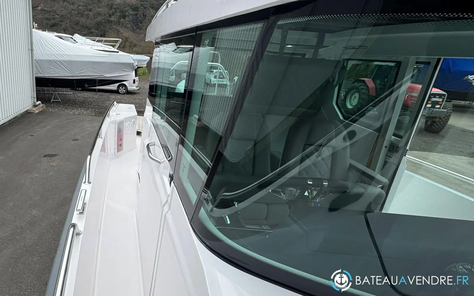 slider 26 Axopar 28 Open