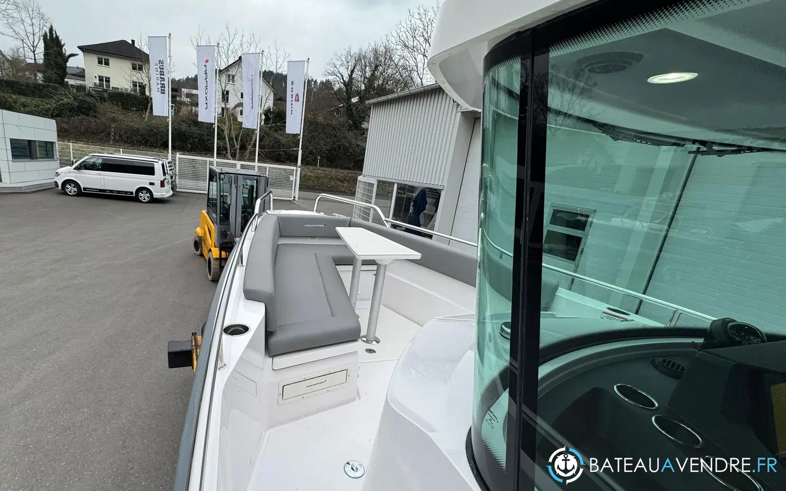 slider 27 Axopar 28 Open