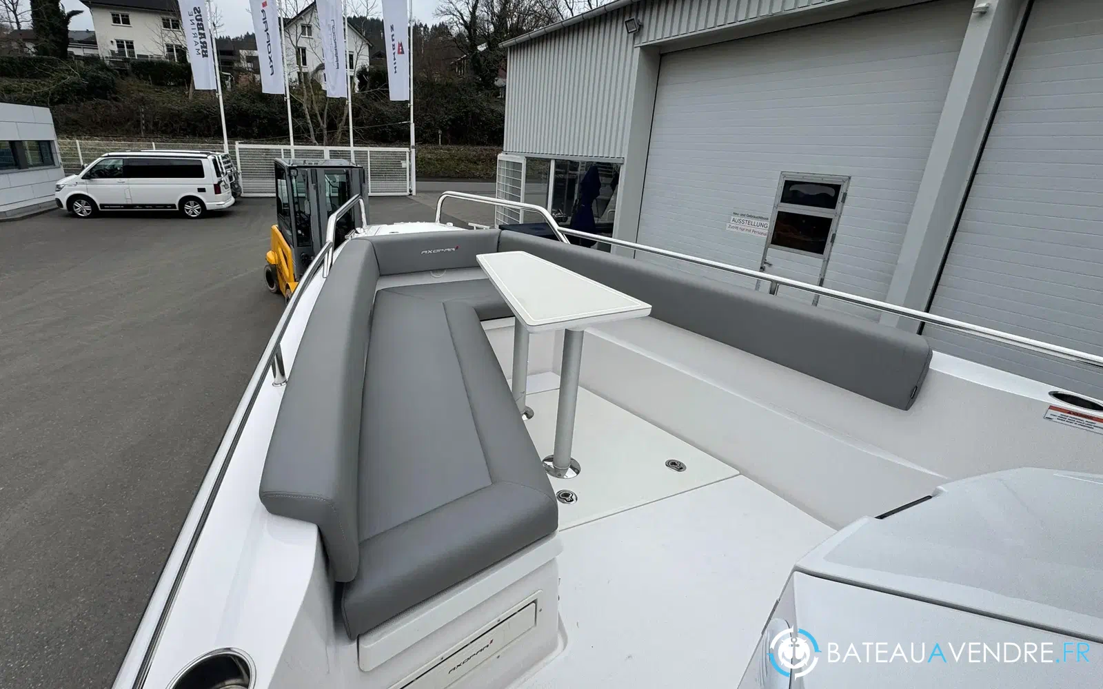 slider 28 Axopar 28 Open