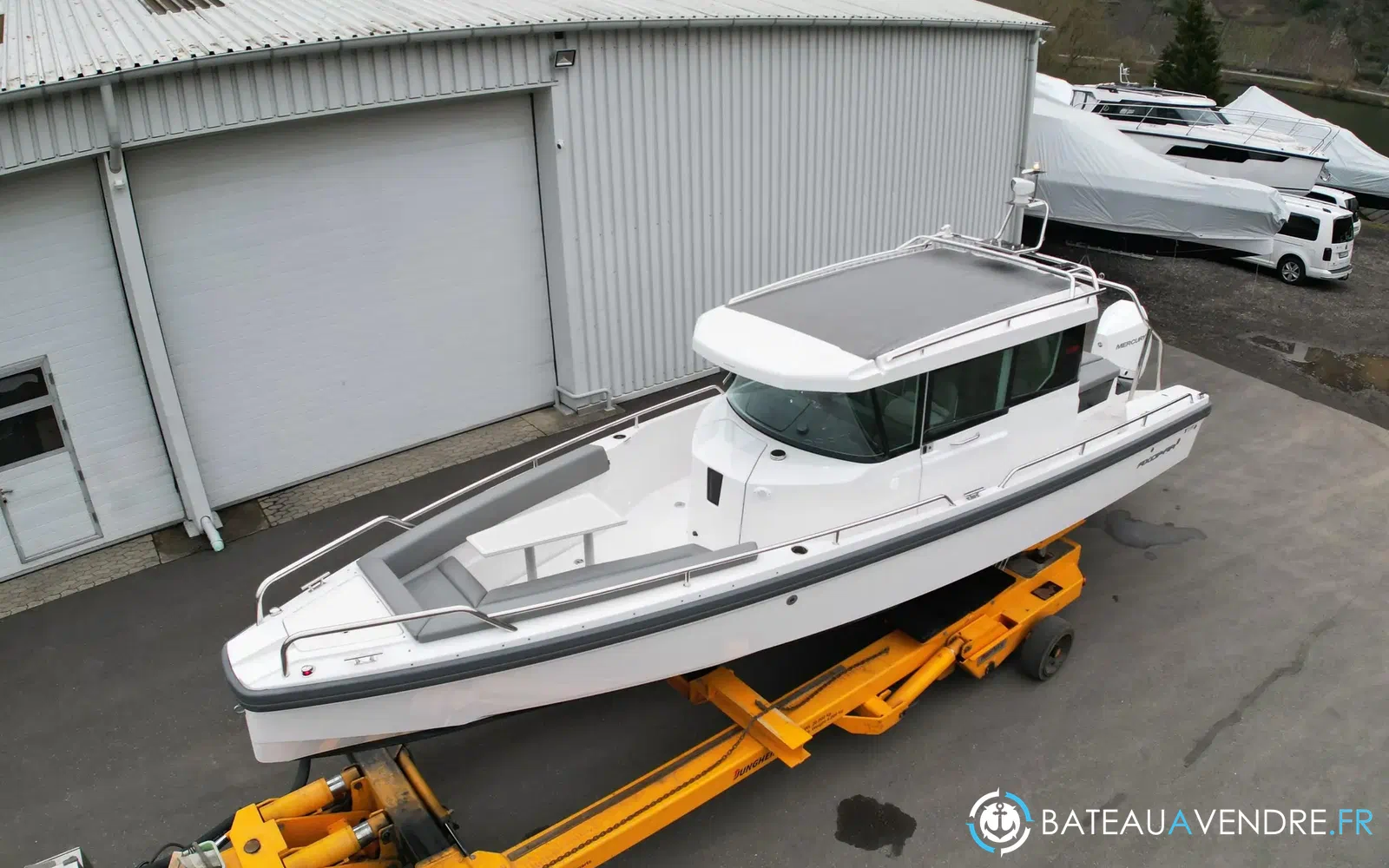 slider 2 Axopar 28 Open