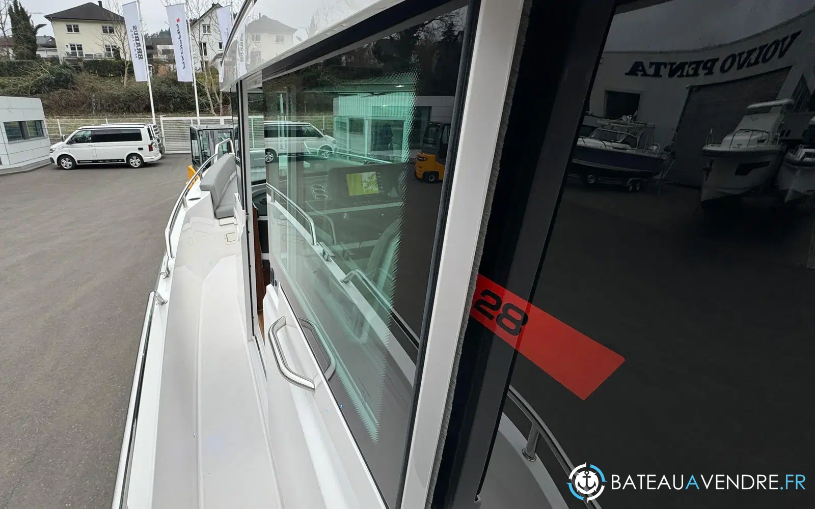 slider 32 Axopar 28 Open