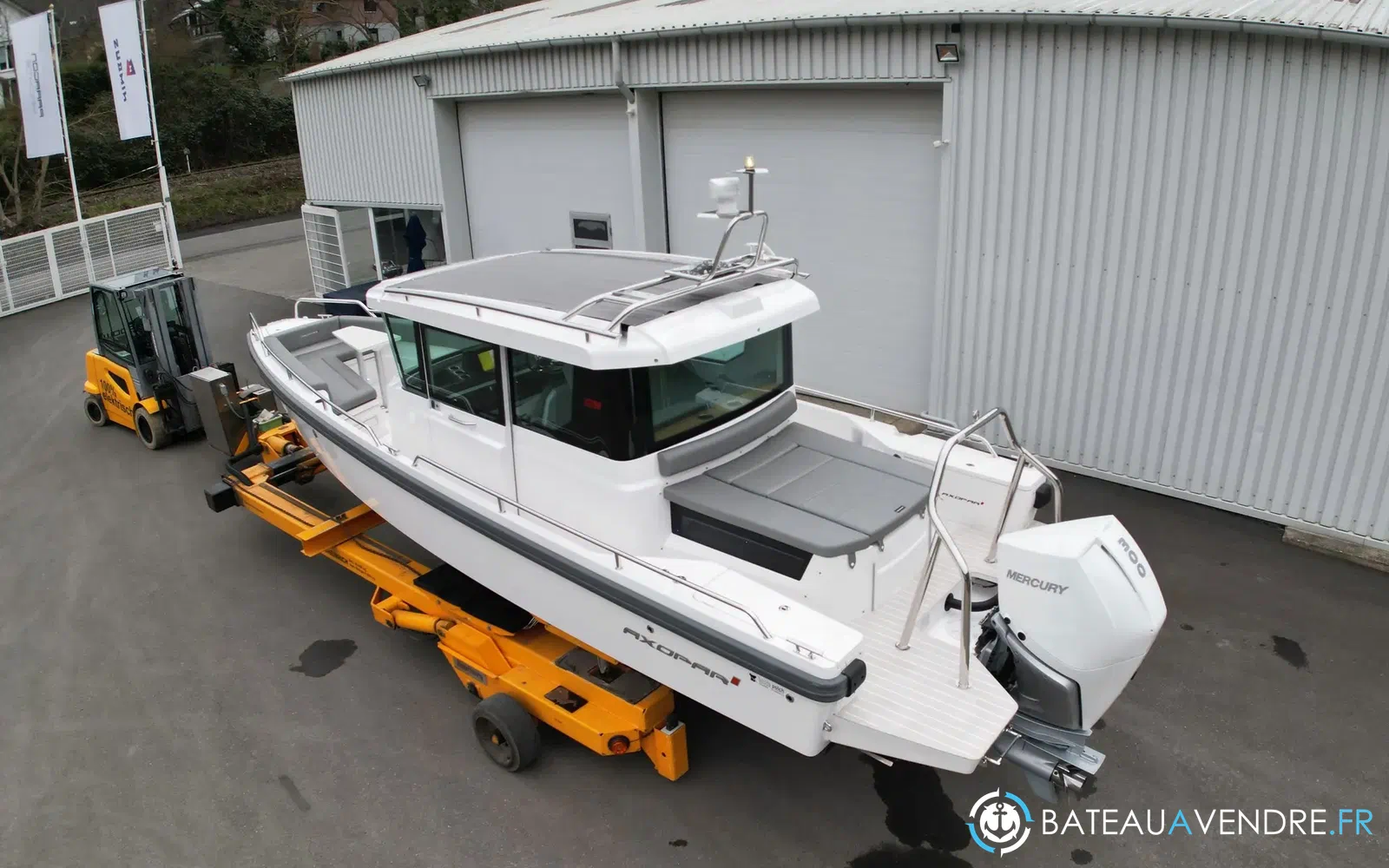 slider 5 Axopar 28 Open