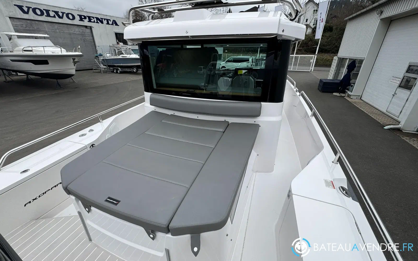 slider 8 Axopar 28 Open