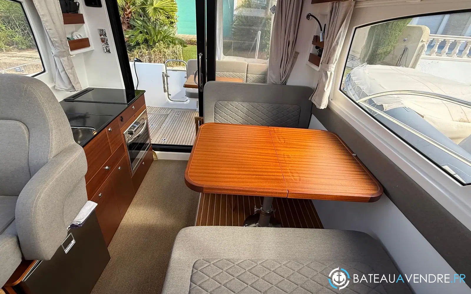 slider 24 Nimbus 305 Coupe