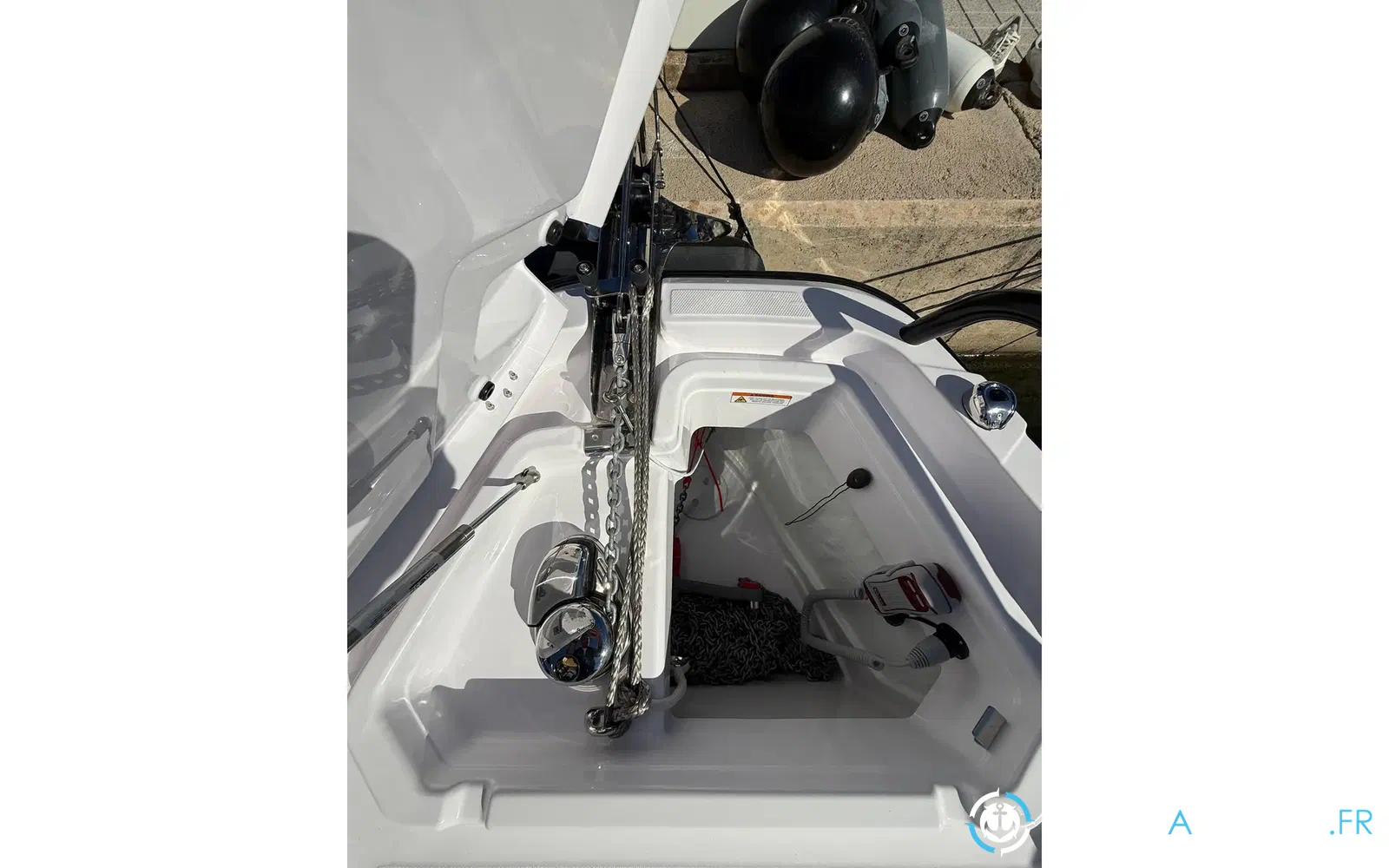 slider 10 Axopar 29 Sun Top