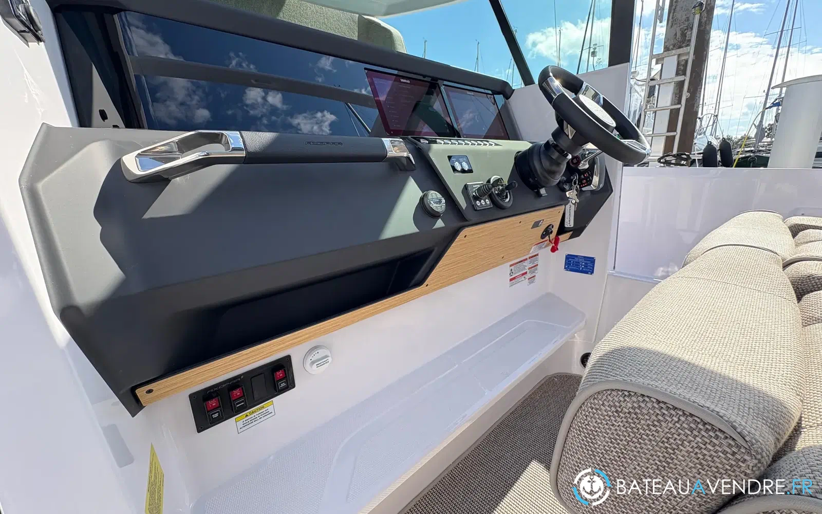 slider 10 Axopar 29 XC CROSS CABIN