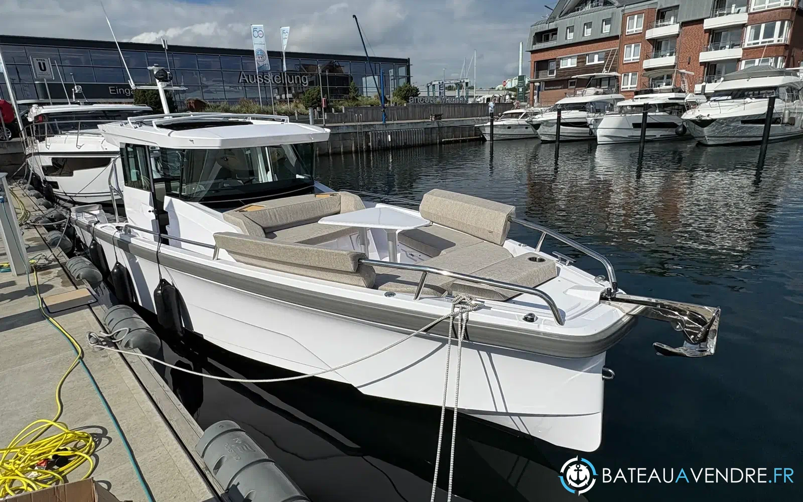 slider 1 Axopar 29 XC CROSS CABIN