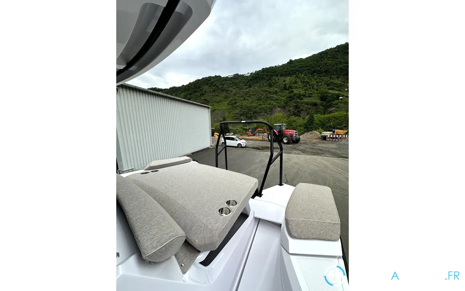 slider 9 Axopar 29 XC CROSS CABIN