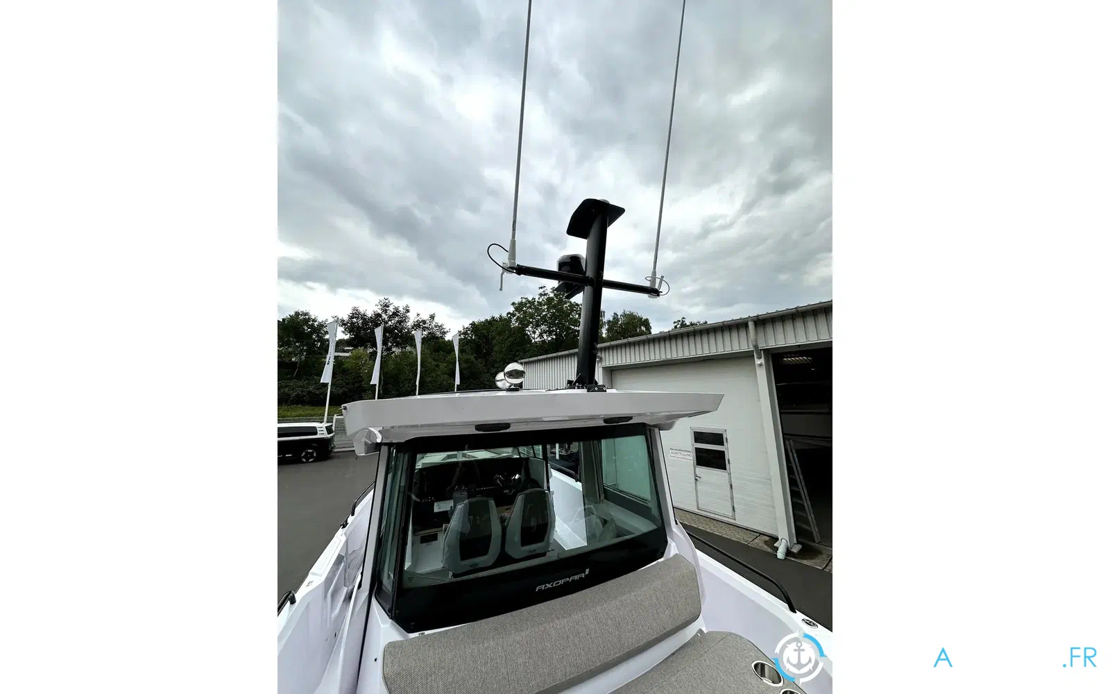 slider 10 Axopar 29 XC CROSS CABIN