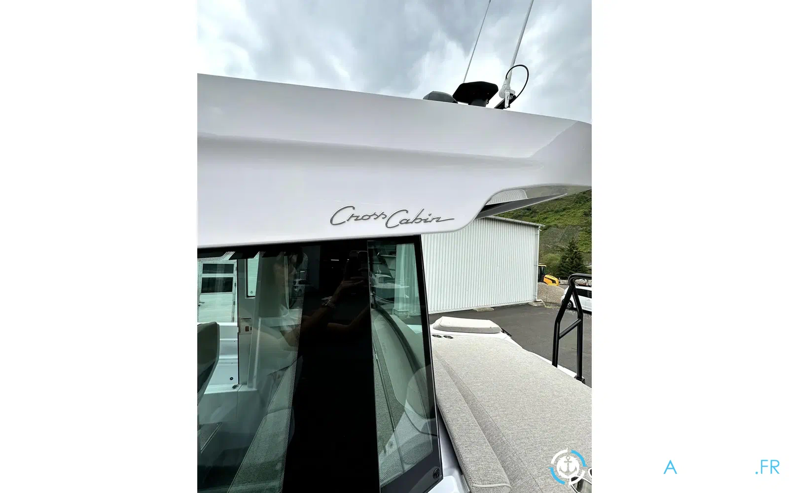 slider 11 Axopar 29 XC CROSS CABIN