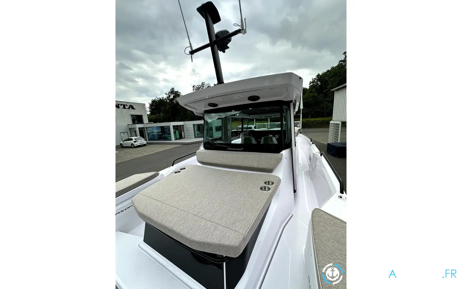 slider 12 Axopar 29 XC CROSS CABIN