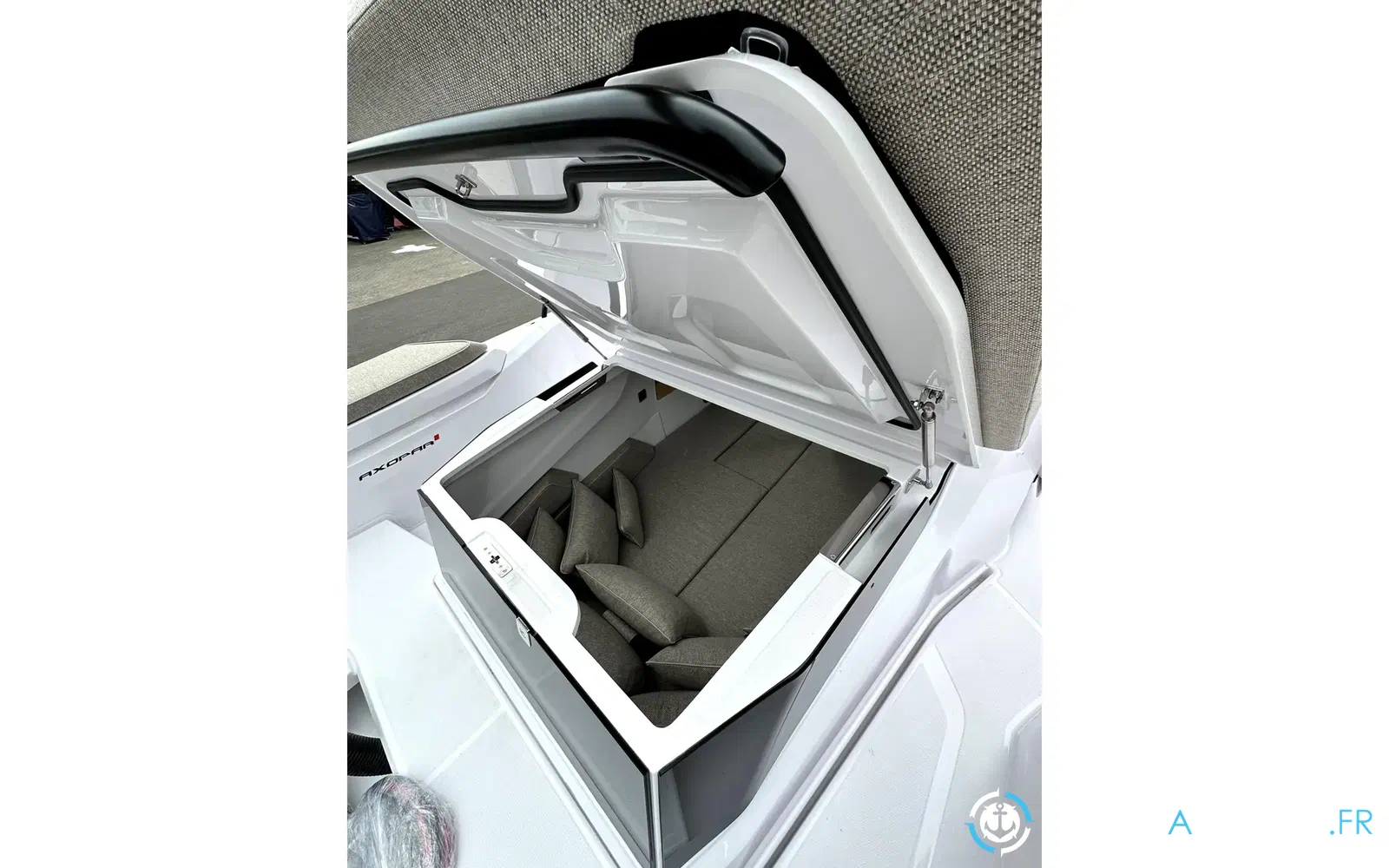 slider 13 Axopar 29 XC CROSS CABIN
