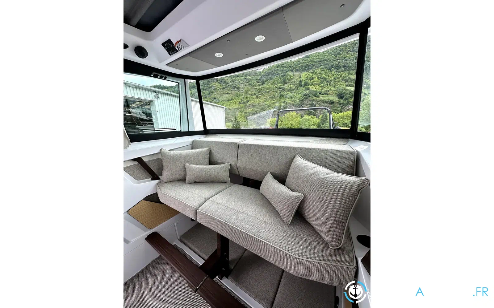 slider 16 Axopar 29 XC CROSS CABIN