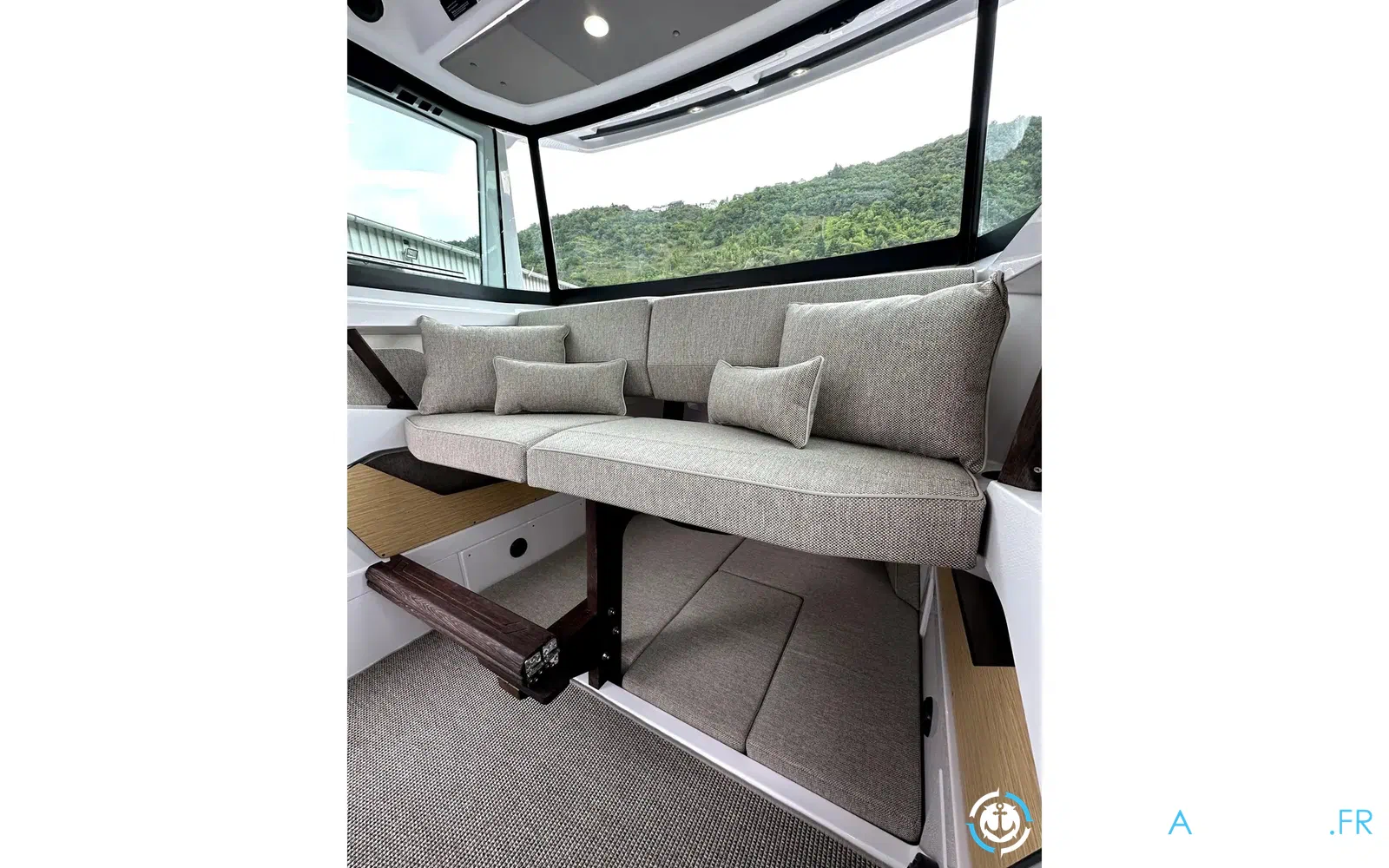 slider 18 Axopar 29 XC CROSS CABIN