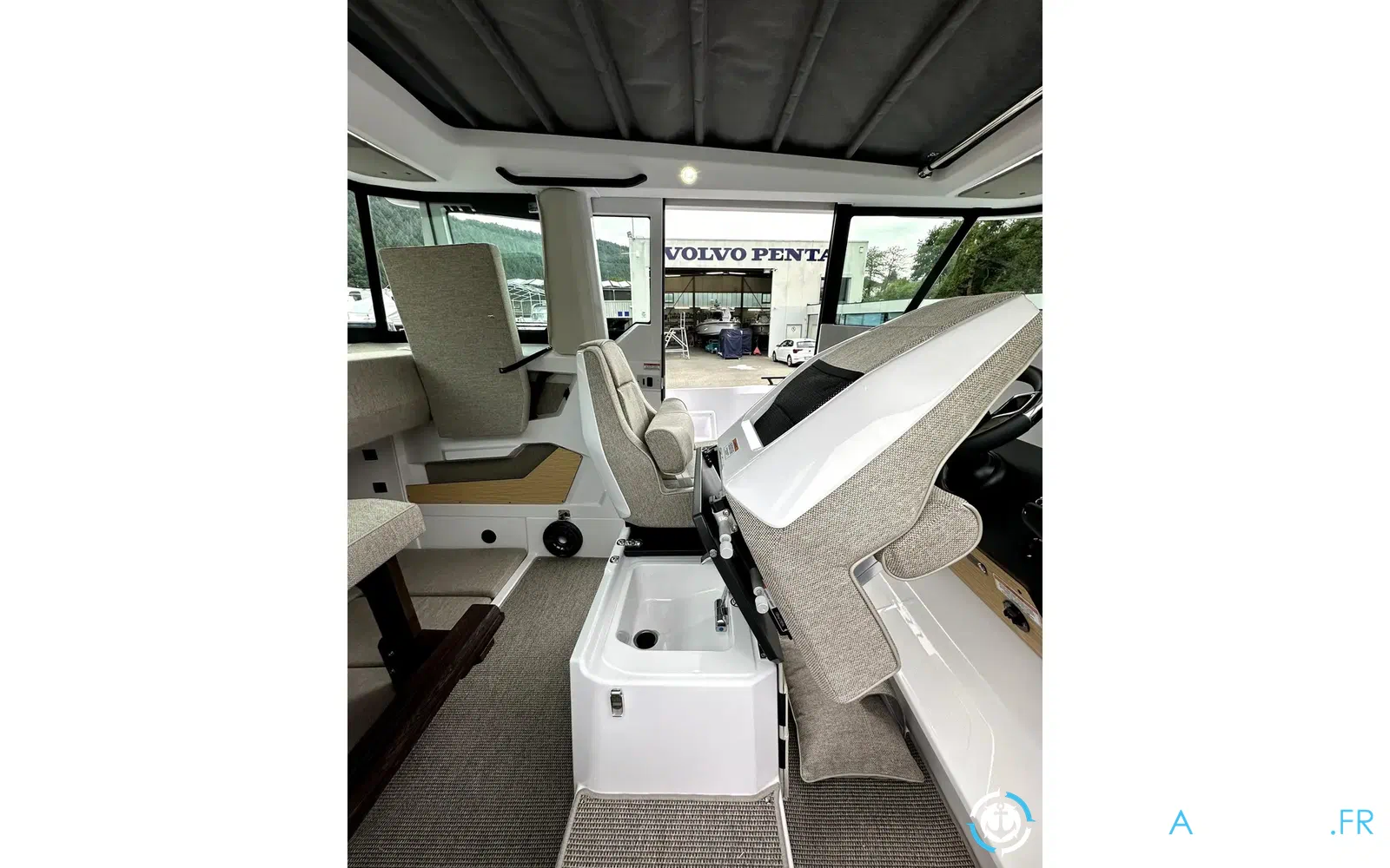 slider 28 Axopar 29 XC CROSS CABIN