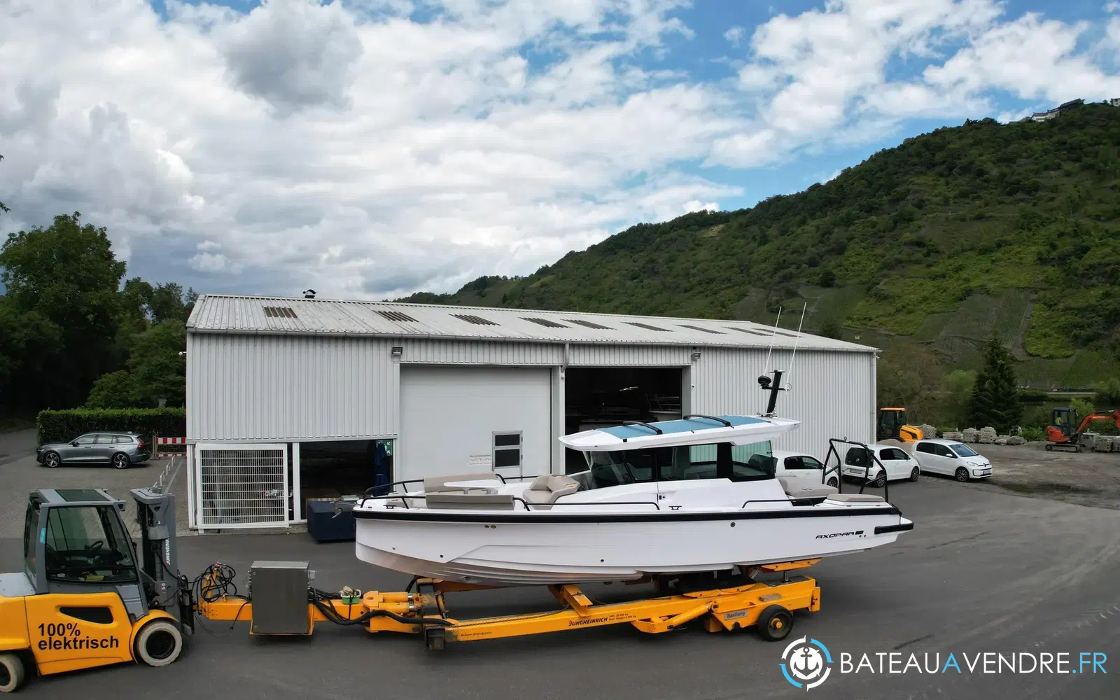 slider 3 Axopar 29 XC CROSS CABIN