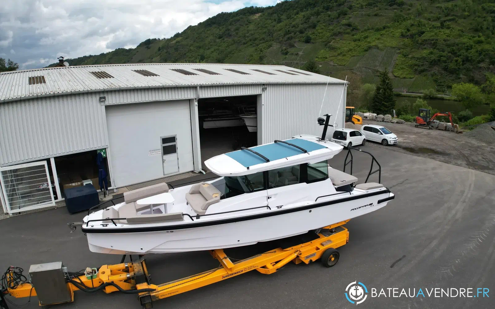 slider 5 Axopar 29 XC CROSS CABIN