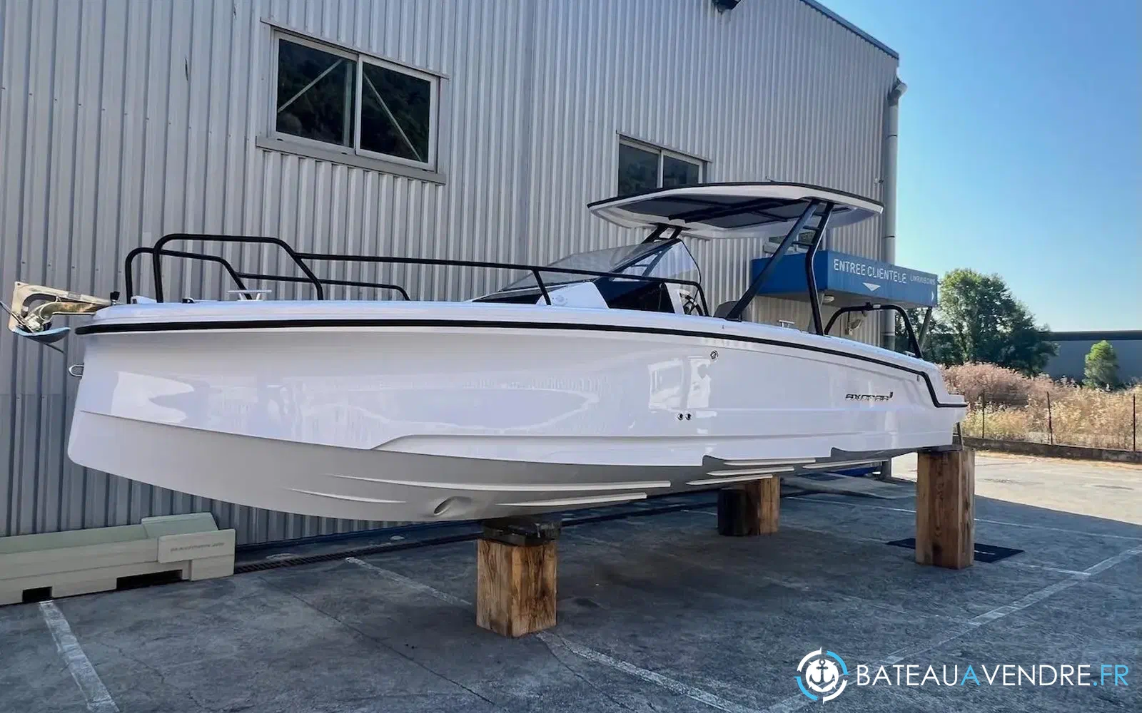 slider 3 Axopar 25 Cross Top