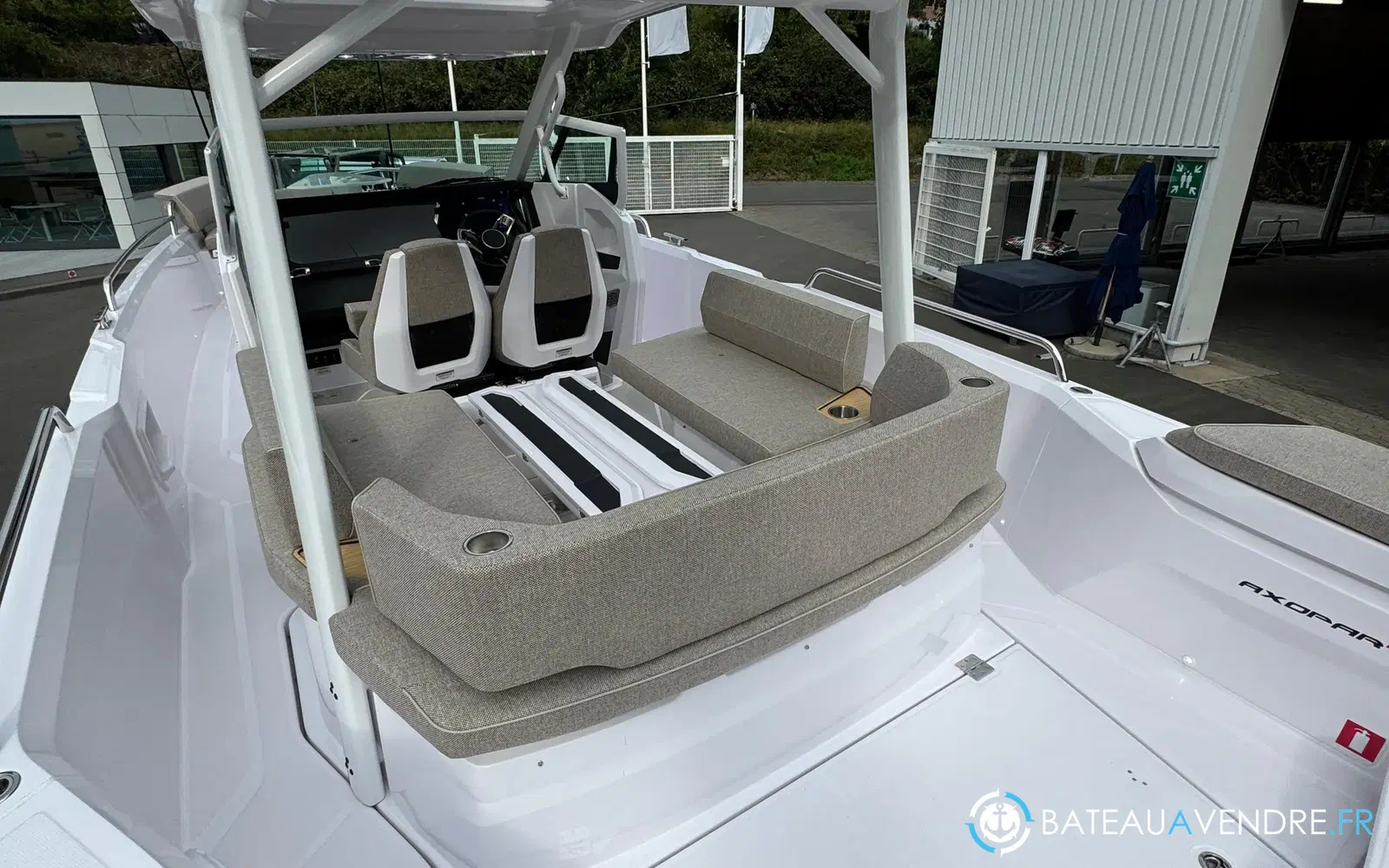 slider 10 Axopar 29 Sun Top
