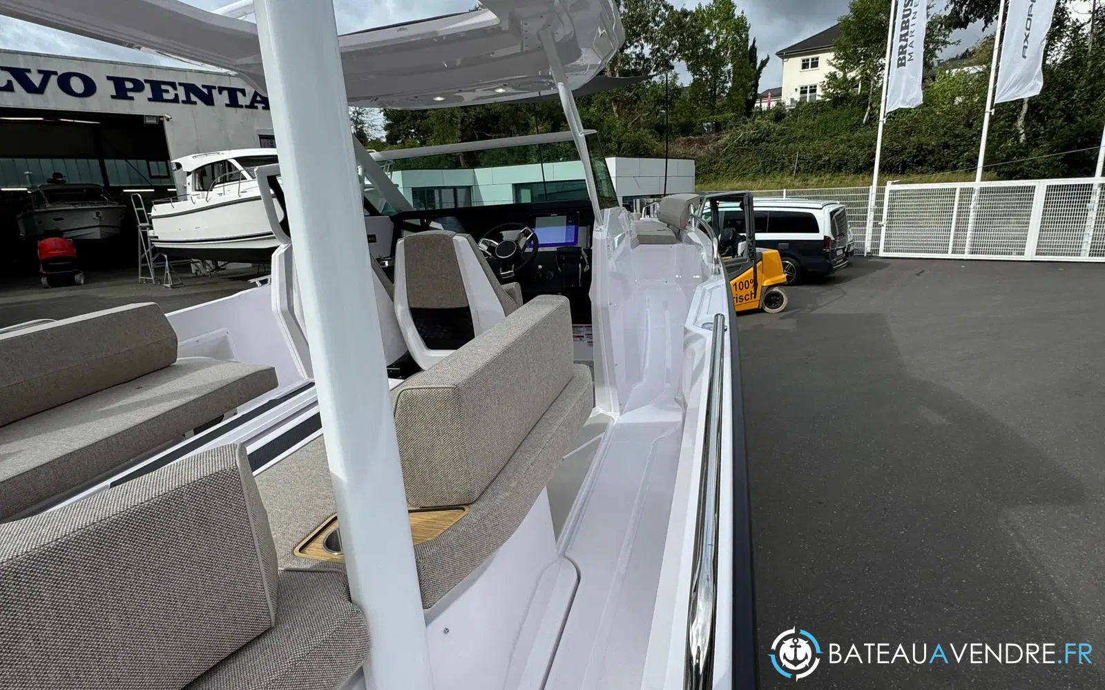 slider 14 Axopar 29 Sun Top
