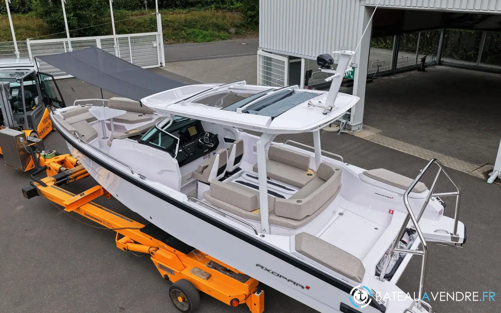slider 5 Axopar 29 Sun Top