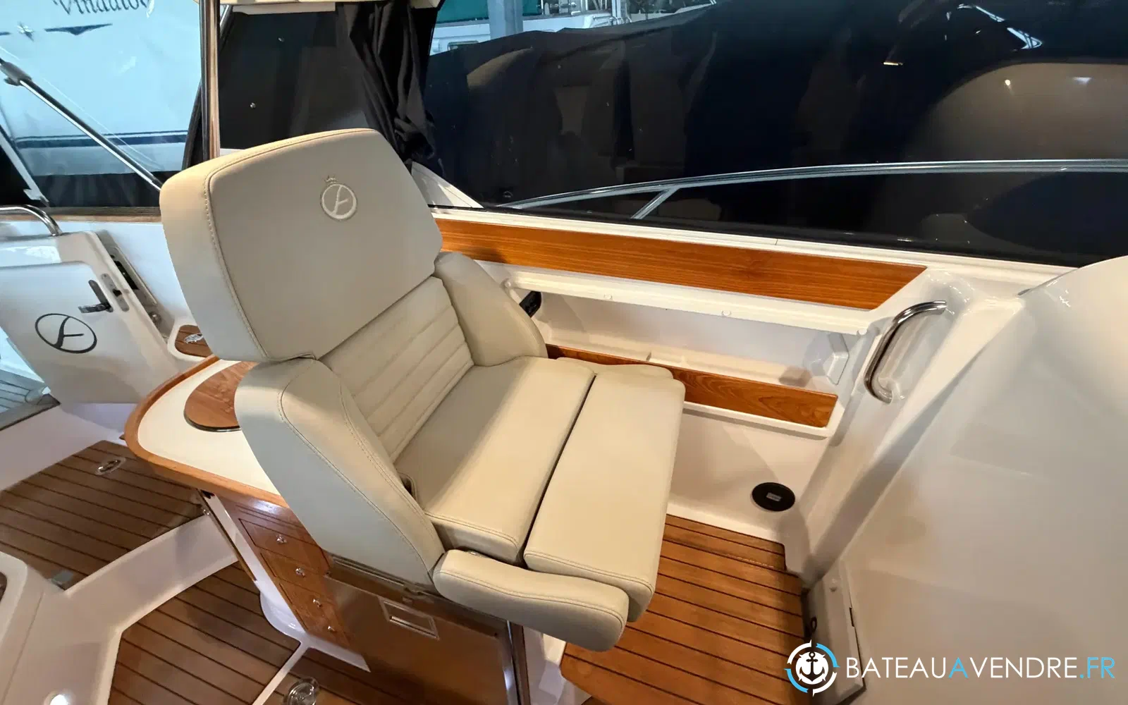 slider 19 Aquador 28 HT