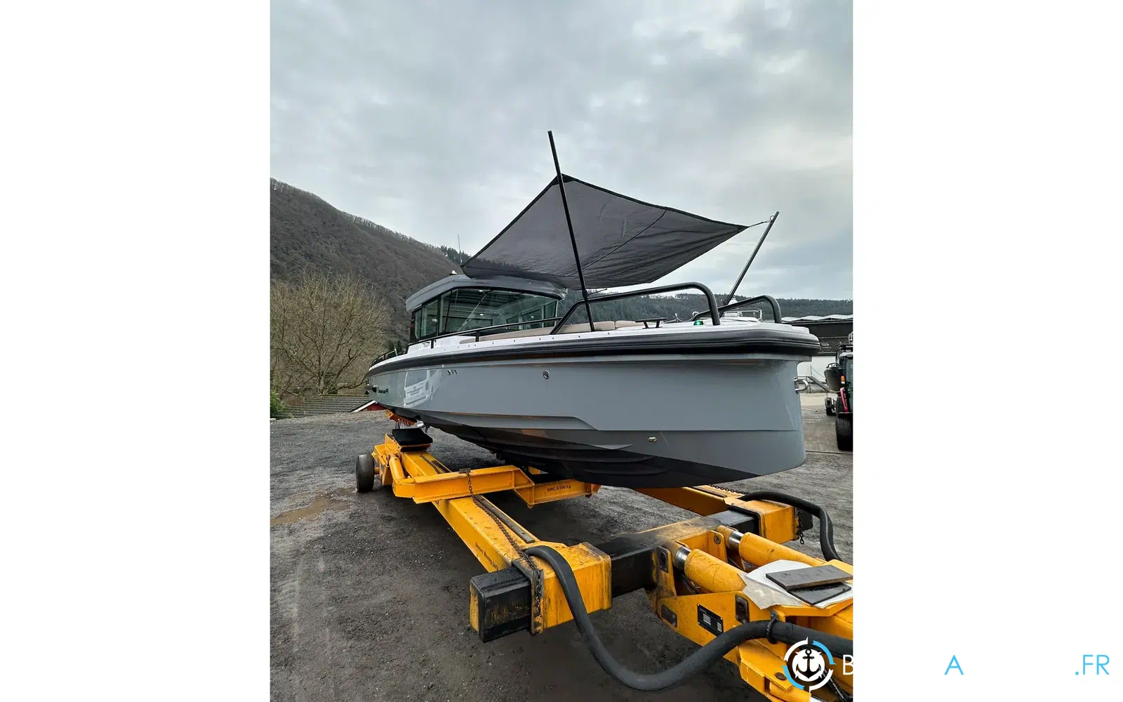 slider 0 Axopar 28 Open
