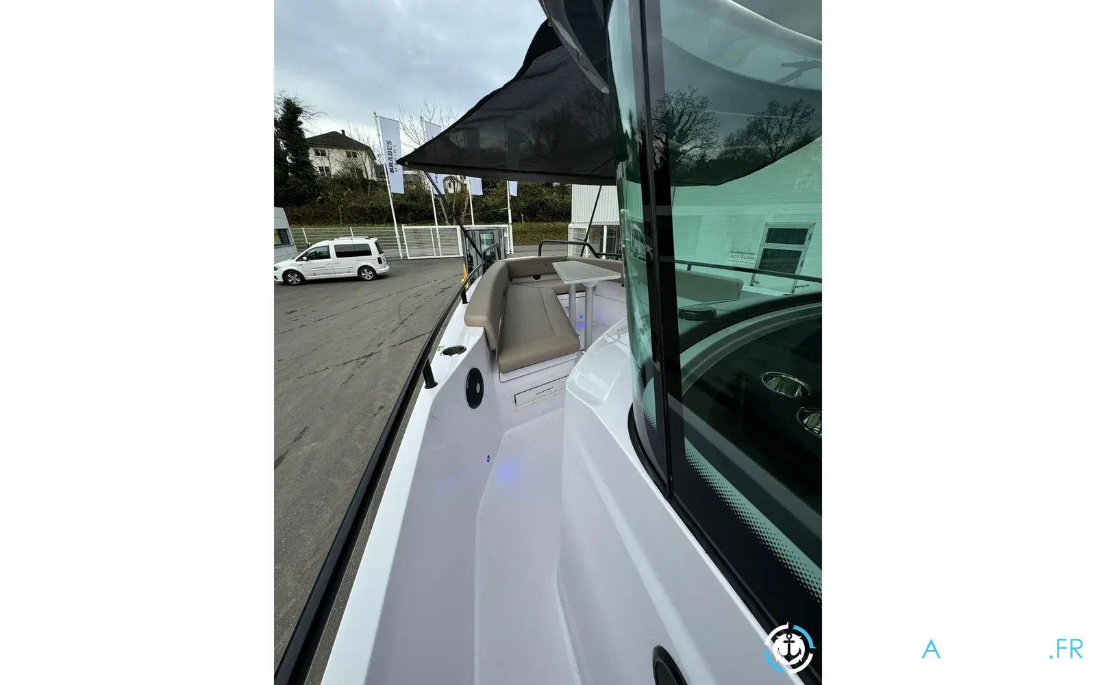 slider 13 Axopar 28 Open