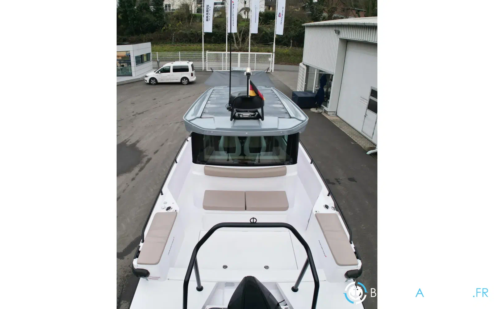 slider 19 Axopar 28 Open