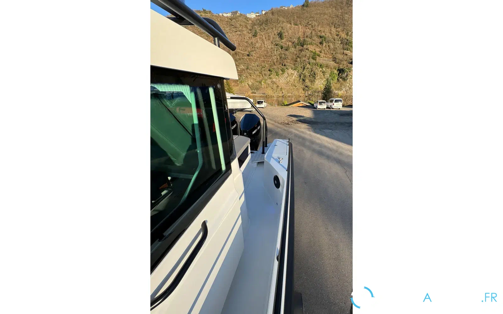 slider 11 Axopar 28 Open