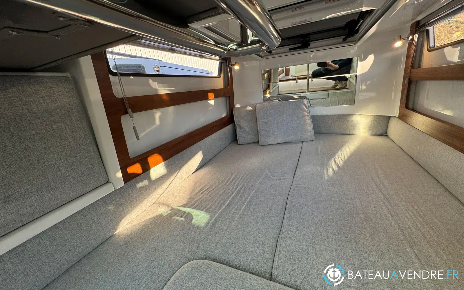slider 16 Axopar 28 Open