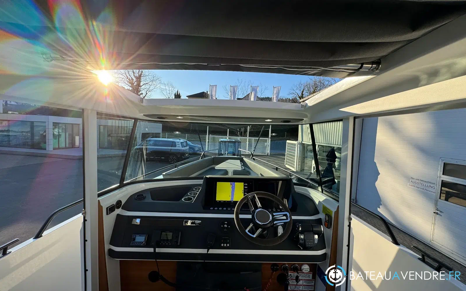 slider 20 Axopar 28 Open