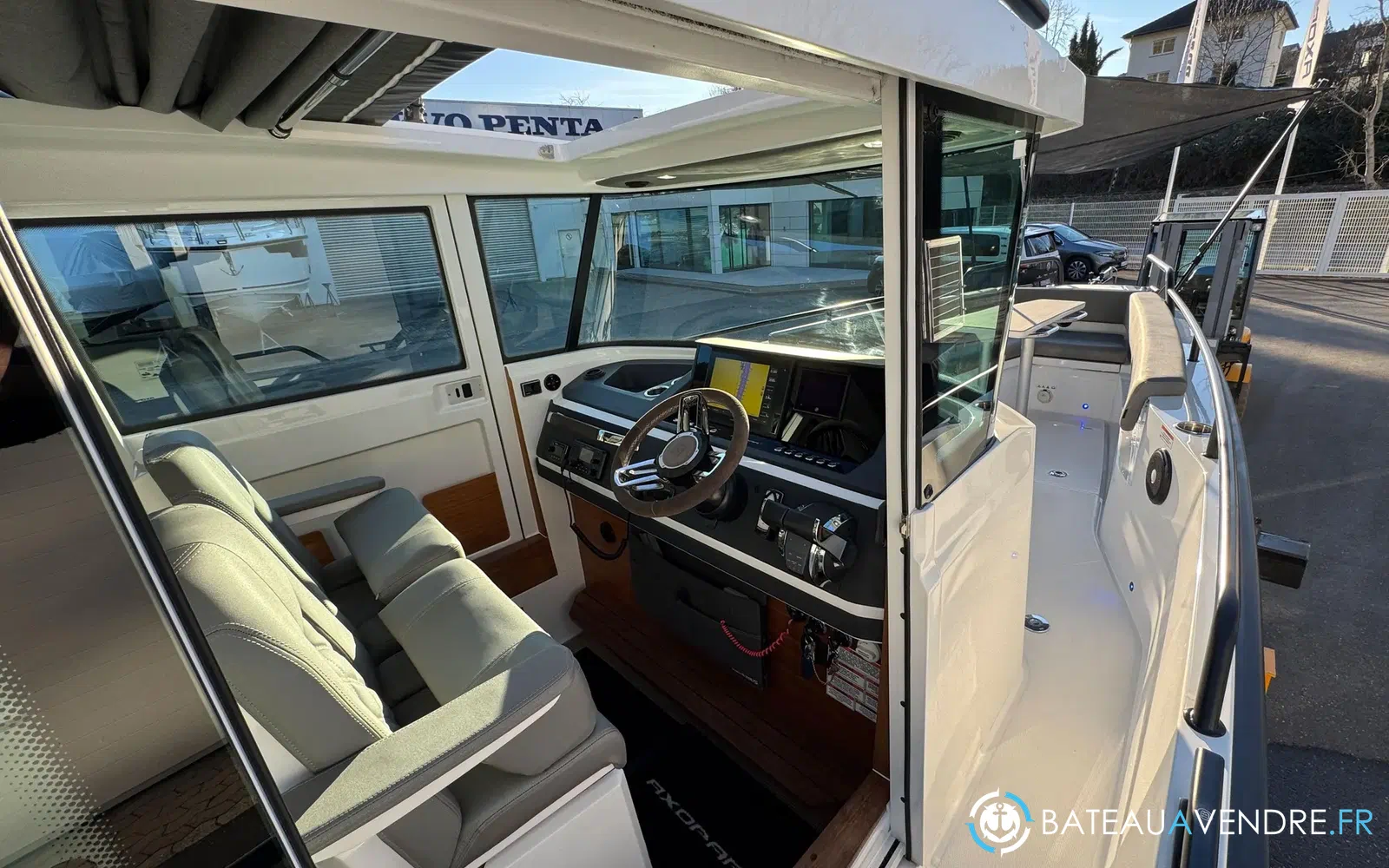 slider 26 Axopar 28 Open
