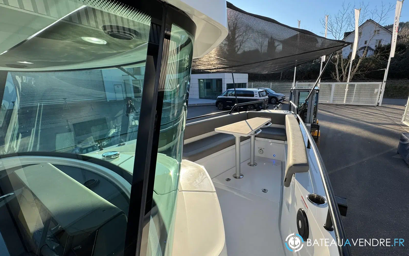 slider 27 Axopar 28 Open