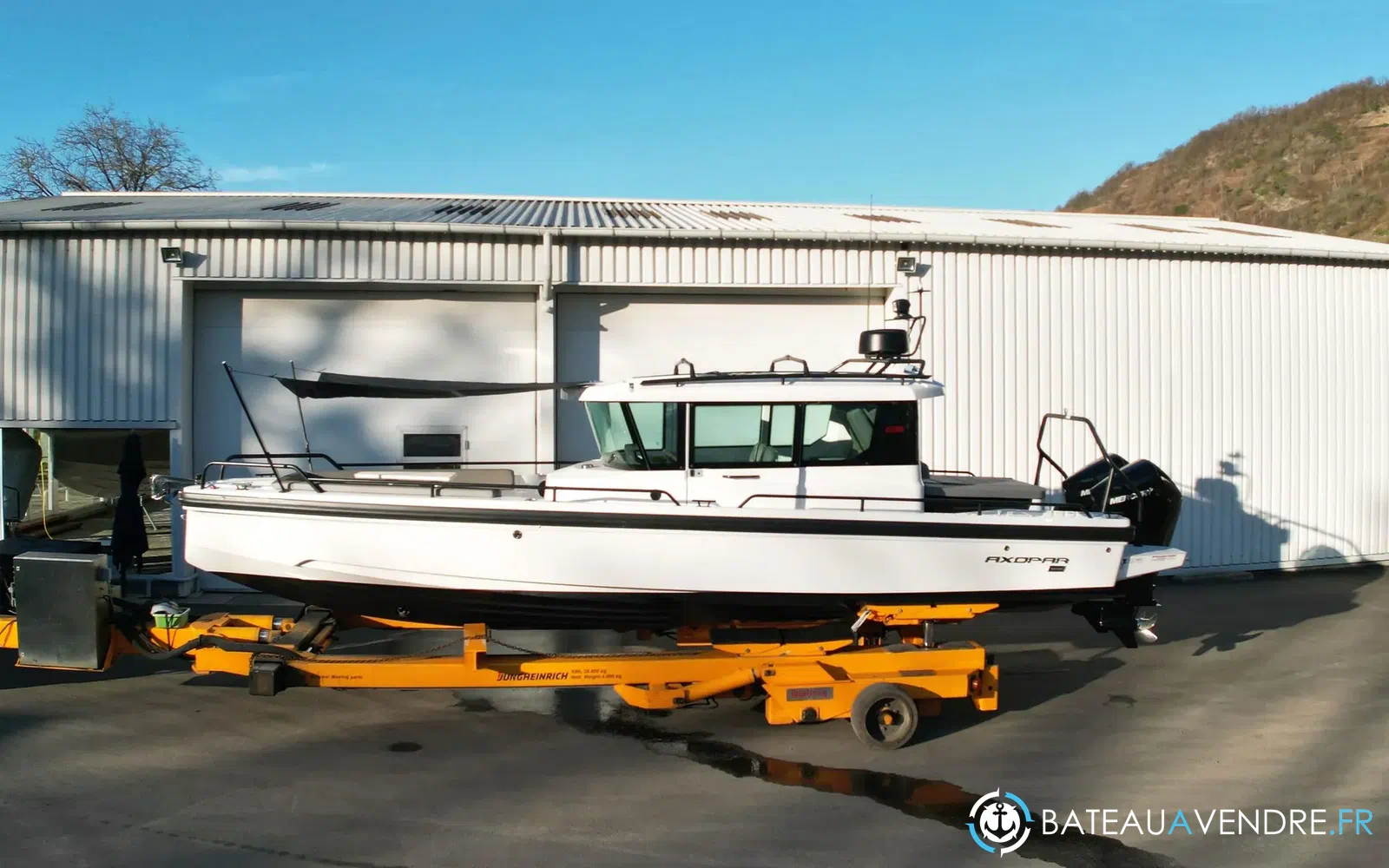 slider 2 Axopar 28 Open
